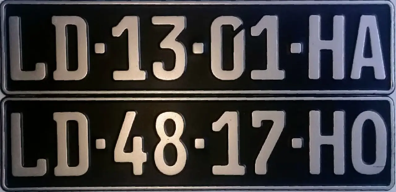 Chapa de matrícula de alumínio preta 460 mm, modelo padrão para
            carros, máquinas e tractores em Angola